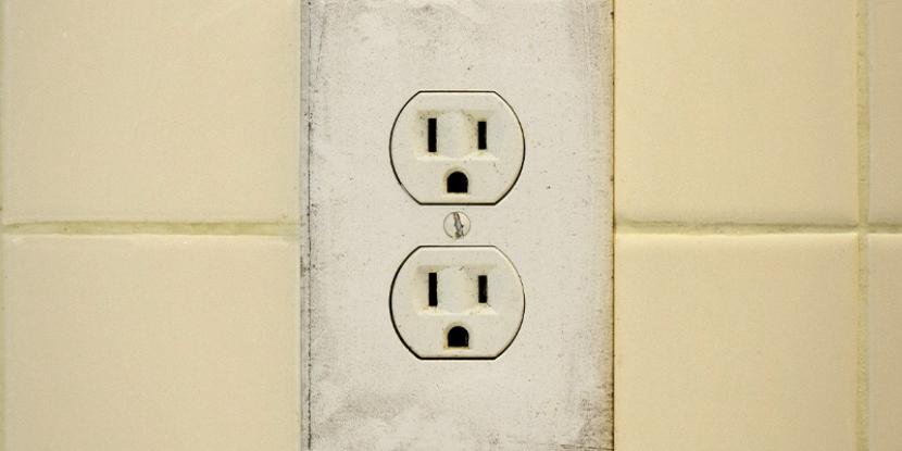 Clean Dirty Light Switches and Electrical Outlet Covers